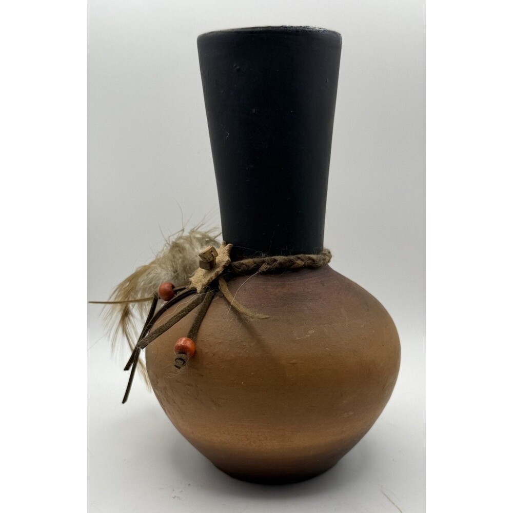 🪶🐻 Red Clay Indian Pottery Vase w/ Leather Band & Feathers – Bear Design 7” 🏺 - Picture 3 of 9